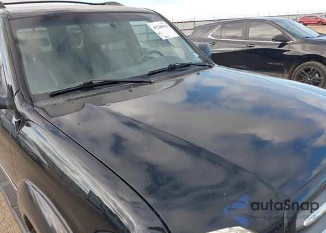 2004 Toyota Sequoia Limited V8 z USA, uszkodzony, nr VIN 5TDBT48A14S228810